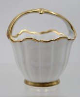 Auktion 367<br>kl. Henkelsch&auml;lchen, wohl Oskar Schlegelmilch, Goldstaffage, ca. H-10cm