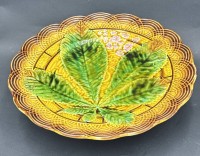 Auktion 367<br>Tafelaufsatz "Villeroy&amp;Boch", Majolika, Rand minimaler Glasurabplatzer, H-7 cm, D-25 cm