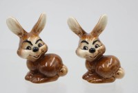 Auktion 367<br>2x kl. Hasen von Goebel, Unterglasurfarben, je ca. H-6,5cm