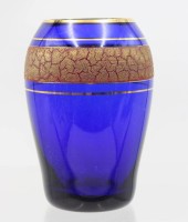 Auktion 367<br>Vase, blaues Glas mit Golddekor, ca. H-12cm