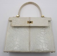 Auktion 367<br>Damenhandtasche, weiss, Leder?, Tragespuren, 19x25 cm