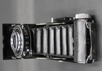 Auktion 367<br>Balgenkamera "Belfoco" in Lederetui, guter Zustand