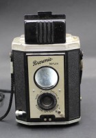 Auktion 367<br>Kodak Brownie Reflex, Kamera, 1940-42,  London, Bakelitgeh&auml;use