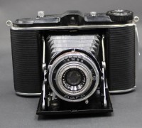 Auktion 367 / Los 14508 <br>kl. Balgenkamera "Agfa" Isorette