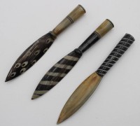Auktion 367<br>3x Messer, Horn, Afrika, &auml;lter, ca. L-15cm