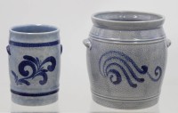 Auktion 367<br>2x Salzglasurt&ouml;pfe, ca. H-14,5cm u. 17,5cm