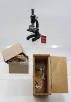 Auktion 367<br>kl. Mikroskope, Ideal Hannover, in Kasten, ca. H-19,5cm