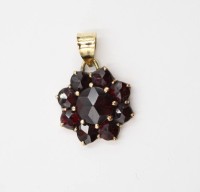 Auktion 367<br>Granatanh&auml;nger, 14ct GG, zus. ca. 2,2gr., L-2cm