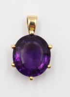 Auktion 367<br>Anh&auml;nger,  18 ct GG, mit Amethyst, zus. ca. 2,6gr., L-2cm