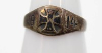 Auktion 367 / Los 7014 <br>patriotischer, Ring, 1. WK, Altersspuren, Schiene gebrochen, 800er Silber