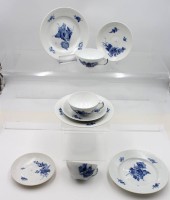Auktion 367<br>3 komplette Teegedecke, Royal Copenhagen, Blaue Blume, Tassen ca. H-4,5cm