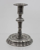 Auktion 367<br>Zinn-Leuchter, &auml;lter, wohl Frankreich, ca. H-15,5cm