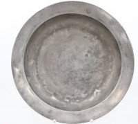 Auktion 367<br>Zinnschale, Namensgravur und datiert 1815, H-6cm D-36cm