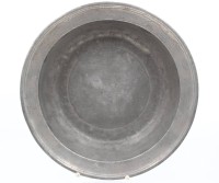 Auktion 367<br>gr. Zinnschale, Namensgravur und datiert 1871, ca. H-8,5cm D-38cm