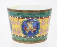 Auktion 367 / Los 15518 <br>kl. Vase oder Becher, China, &auml;lter, restauriert, ca. H-5,5cm D-7,3cm