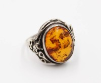 Auktion 367<br>Bernsteinring, 925er Silber, Schiene verbogen, ca. 5,5gr., RG 58