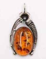 Auktion 367<br>sch&ouml;ner Bernsteinanh&auml;nger in 835er Silberfassung, &auml;lter, zus. 14gr., L-5,8cm