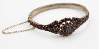 Auktion 367<br>Armband, Granat, &auml;lter, wohl Tombak, ca. D-6cm