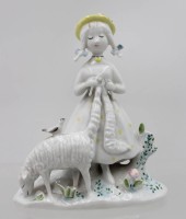 Auktion 367<br>Rosenthal &rdquo;Die Strickerin&rdquo;, Entwurf Raymond Peynet 1958, kl. Chips sonst guter Zustand, farbig staffiert, ca. H-14,8cm