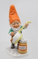 Auktion 367<br>Goebel Co-Boys, Tom, The Beekeeper, leider bestossen, ca. H-15cm