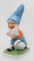 Auktion 371 / Los 9037 <br>Goebel Co-Boys, Bert the Soccer Player, ca. H-14,7cm