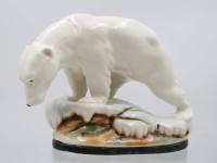 Auktion 367<br>Eisb&auml;r auf Scholle, um 1930, ca. H-16cm L-22,5cm
