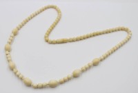 Auktion 367<br>Halskette, Bein, um 1920/30, ca. L-80cm