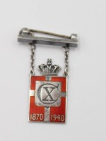 Auktion 367<br>sogen. K&ouml;nigsabzeichen, Georg Jensen, Sterling, 4gr., 3 x 2,2cm, Verso monogrammiert