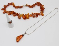 Auktion 367<br>3 Teile Bernsteinschmuck, Halskette, Silberring und Silberkette mit Anh&auml;nger, ca. L-40cm RG 57