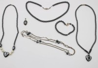 Auktion 367<br>6 Teile div. H&auml;matit-Schmuck, Anh&auml;nger, Armband und 4 Ketten, ca. L-45cm