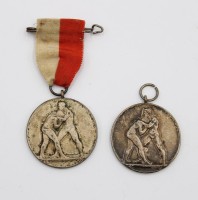 Auktion 367<br>2x Medaillen, Ringen, verso datiert 1922