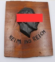 Auktion 367 / Los 7022 <br>Relief auf Holz, A.Hitler, Heim ins Reich, aus der Zeit?, ca. 24,5 x 20cm
