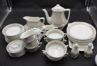 Auktion 367<br>Adams Sharon Fr&uuml;hst&uuml;cksservice ,  Ironstone,  1960er Jahre von William Adams &amp; Son Ltd. , England, Dekor Empress (Kleeblattmuster) 42 Teile