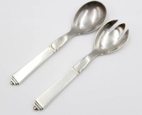 Auktion 367<br>Salatbesteck von Georg Jensen ,, Pyramide '' , Sterling Griffe .