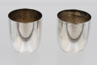 Auktion 367<br>2x Schnapsbecher in 835er Silber, Wilkens, zus. ca. 34,8gr., ca. H-4cm