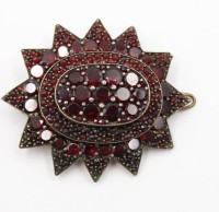 Auktion 367<br>Brosche/Anh&auml;nger, Granat, &auml;lter, gute Erhaltung, ca. 4,5 x 4cm