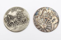 Auktion 367<br>2x Taschenspiegel, 1x "Trinkt Haldengut Bier" und 1x Soldatenrelief, &auml;lter, ca. D-6cm