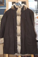 Auktion 367<br>Mantel mit Fellbesatz, ca. Gr. 46