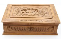 Auktion 367<br>Holzkasten, &auml;lter, fein beschnitzt, leicht besch&auml;digt, ca. H-8,5cm B-28cm T-19cm