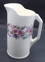 Auktion 367 / Los 9092 <br>grosser Wasserkrug aus Waschset "Theodor Paetsch/Frankfurt/Oder" H-36 cm,  Blumendekor, Standring mit Abplatzer