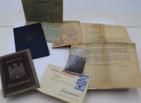 Auktion 367<br>Dokumentennachlass, Arbeitsbuch, Pr&uuml;fungszeugnis, Versicherungsbescheid, Foto und Schreibe  an die Eltern, 2. WK