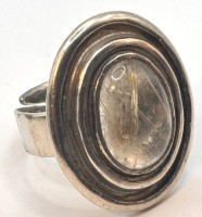 Auktion 367<br>massiver Silberring, gepr&uuml;ft, klarer Cabouchon, Ringschene offen, 30,2 gr.,