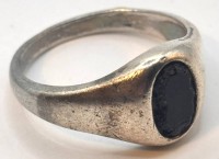 Auktion 367<br>alter Silberring, schwarzer Stein, undeutlich gepunzt,Tragespuren RG 63, 11,2 gr