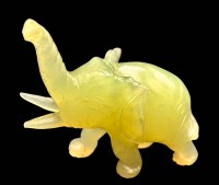 Auktion 367 / Los 15531 <br>kl. Jade Elefant (Nephrit), ein Ohr mit Chip, H-7 cm