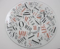 Auktion 368 / Los 10002 <br>gr. Schale mit Buchstabendekor, in der Art von Ferdinand Kriwet, Gebrauchsspuren, ca. D-42cm