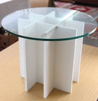 Auktion 368<br>moderner Beistelltisch, Glasplatte, ungemarkt, ca. H-38,5cm D-50cm