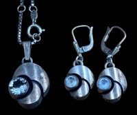 Auktion 368<br>Silberhalskette mit Anh&auml;nger, Paar Ohrh&auml;nger, Silber-925-, klare Steine, ca. 14,5 gr