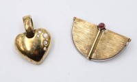 Auktion 368<br>Herzanh&auml;nger und Designbrosche, 925er Silber, zus. ca. 12gr., ca. 3,5 x 2cm und Anh. L-3cm