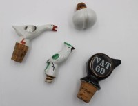 Auktion 368 / Los 8018 <br>4x div. Scherzkorkenhalter, Porzellan, ca. L-8,5cm