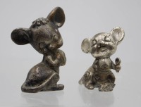 Auktion 368 / Los 15019 <br>2 kl. div. Zinnfiguren, Peltro, silberfarben, ca. H-5,5cm